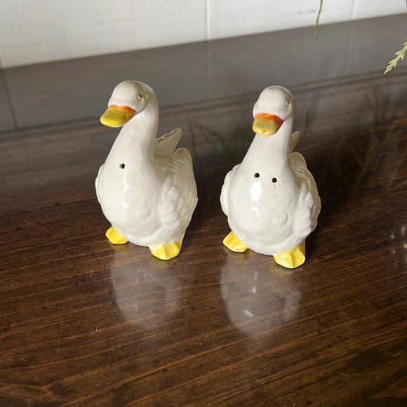 Vintage RON GORDON Swan Salt & Pepper Set - Picture 2 of 6